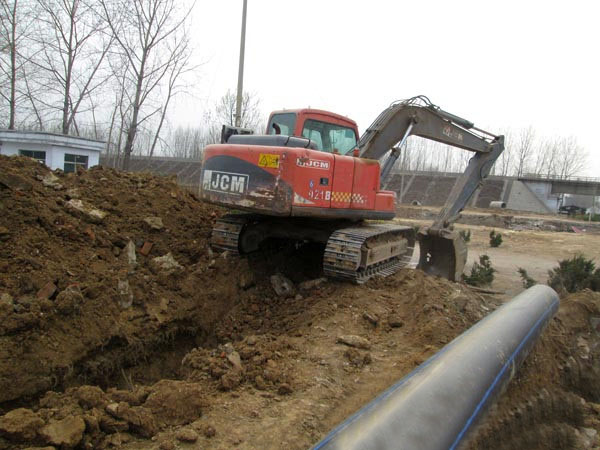 新农村建设pe供水管网施工现场